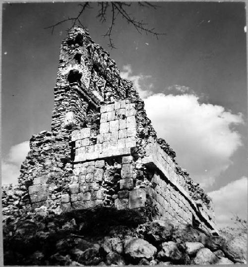 Str. 3B2, views of the S. and W. sides of the Roof Comb Bld'g.