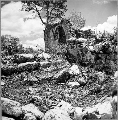 Detail of entrance & stairway in south wall of atrio.  East side