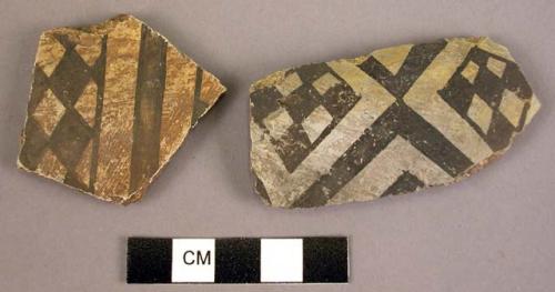 Black-on-white potsherds