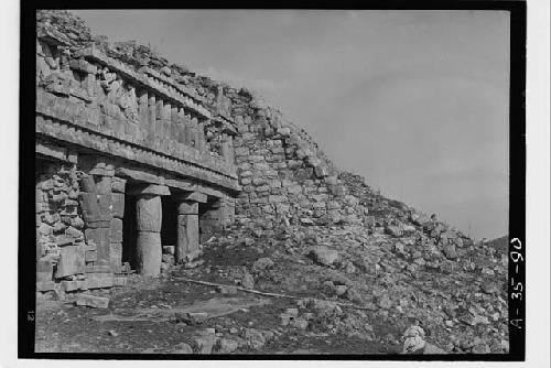 Str. 2B1 (Palace) W. side stairway, Story 2