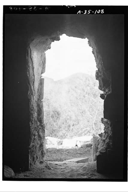 Str. 2B1 (Palace) doorway with natural arch, Story 2, interior.