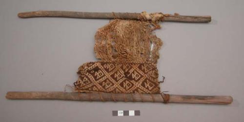 Loom, with textile