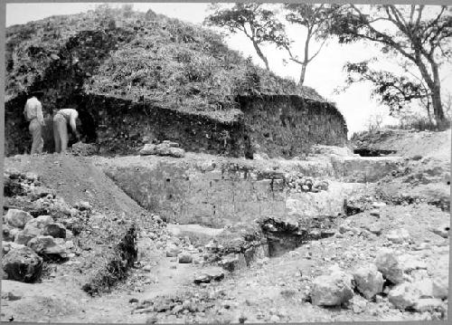 Mound 2 - Trench D, progress