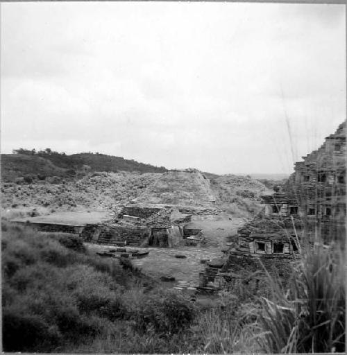 Court in front of the pyramid of the niches