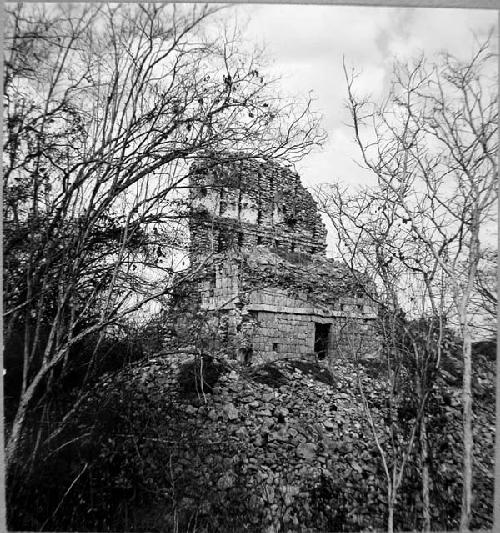 Str. 3B2, views of the S. and W. sides of the Roof Comb Bld'g.