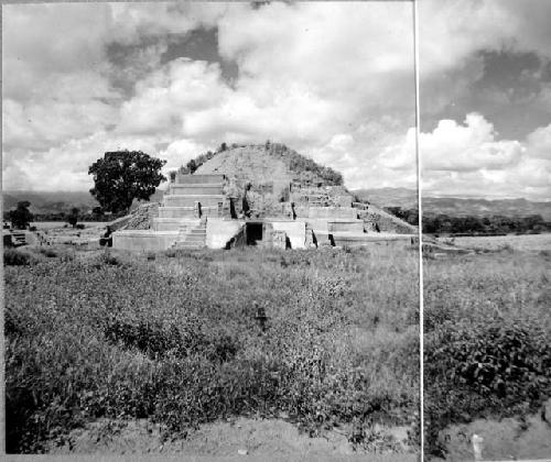 Panorama (10 pictures-360 [degrees]) of Main Group of ruins and outlying mounds,