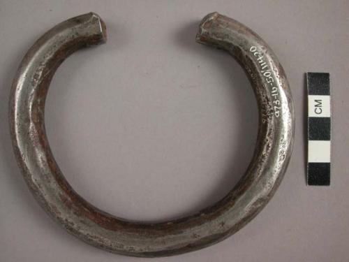 Iron bracelet, outer circumference 12 7/8"