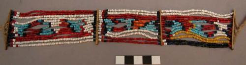 Multi-colored bead necklace choker (xaulus), worn by men and women +