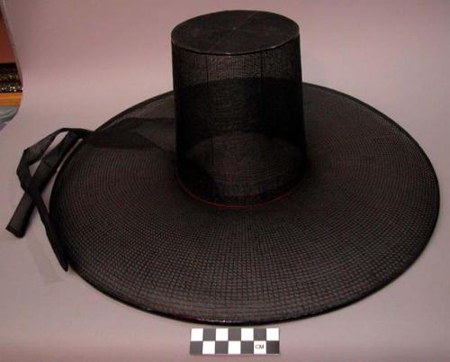 Hat, wide brim, cylindrical crown with applique, ribbon ties, red silk thread