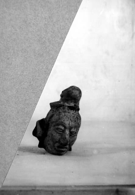 Ceramic figurine head, anthropomorphic, knobbed headdress