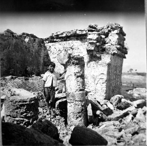 Str. 20.  South end (48) and doorway columns. (49).