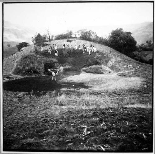 Filling  up trench dug into Str. 2