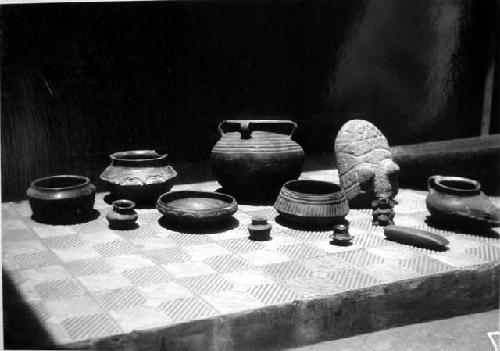 12 Object of pottery & stone