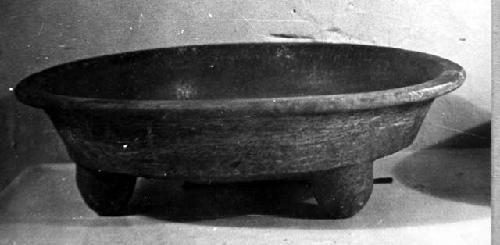 Ceramic tripod bowl, flared rim, rounded legs