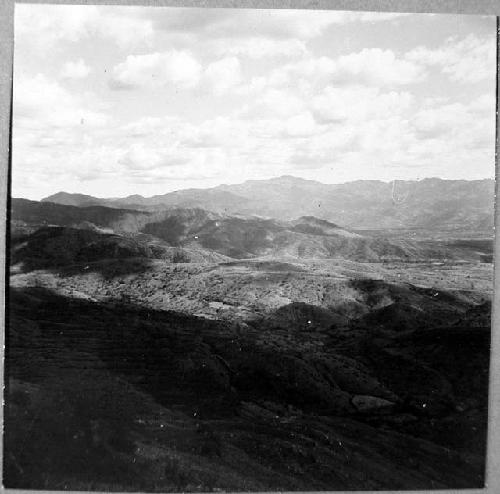 Cahyup hill from the road going to Salama.  Looking west