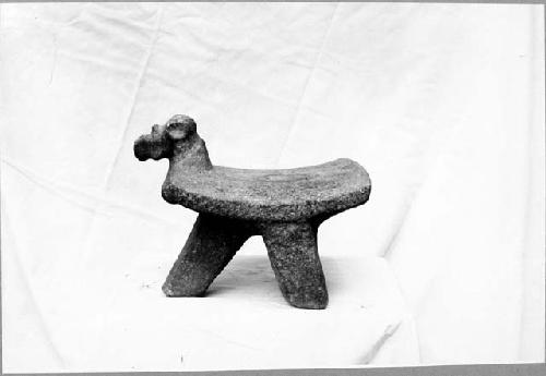 Tripod metate with head