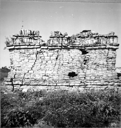 Str. 20.  South end (48) and doorway columns