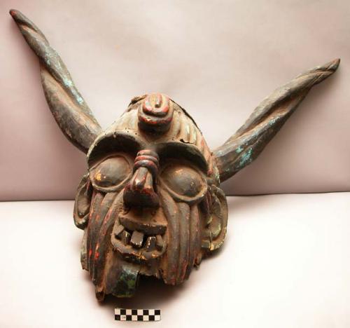 Mask; polychrome.