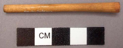 Wooden pipe stem, length: 6.5 cm.