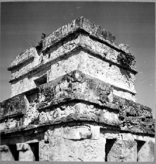 Temple of the Frescoes (str. 16).