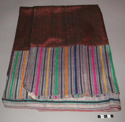 Vertically striped pasin with band and border