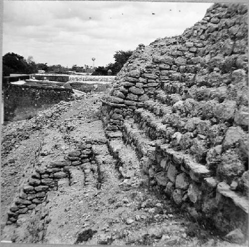 Side view of terraces on mound at north side of plaza - from east