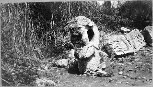 Cementario, hieroglyphic altar