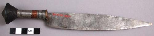 Knife used for skinning and scraping, narrow iron blade, wooden handle with thin