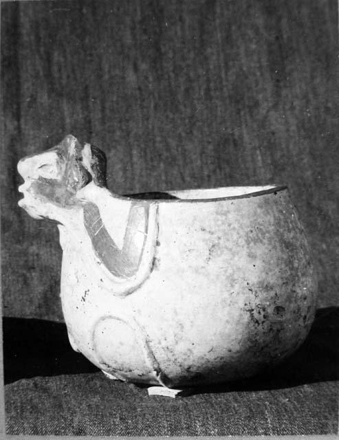 Pot 9, Grave 2. Sac. Phase Red-on-White ware effigy bowl.