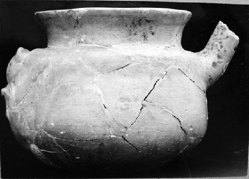 Pot 10, Grave 2. Sac. Phase white ware effigy spouted jar.