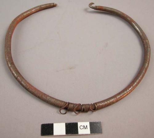 Iron neck ring bound with iron wire