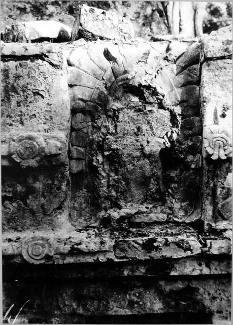 Temple 16 - West facade - lower range
