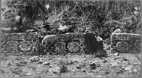 Cementario, hieroglyphic altar