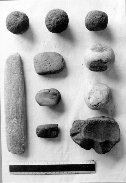 Stone objects from Las Charcas pit #1