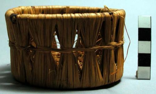 Miscellaneous baskets - for commercial uses, no real value to the +