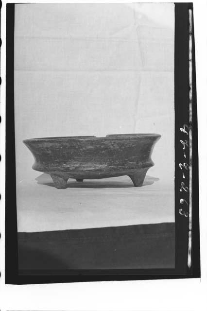 Black tripod bowl with basal molding