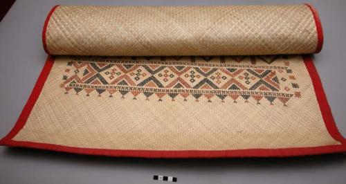 Sleeping mat of woven straw