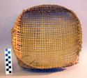 Square basketry strainer for sago