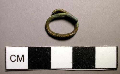 Ring, ear