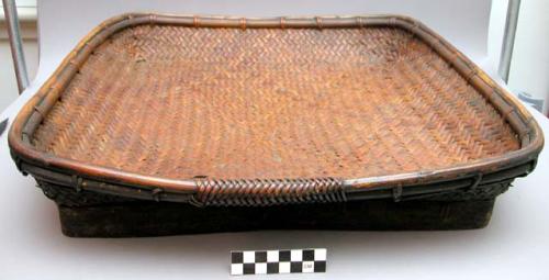Tray for winnowing rice