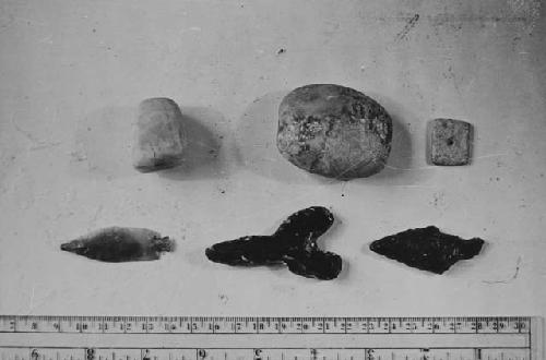 3 pieces of jade (?) 3 projectile points of obsidian