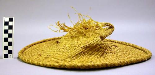 Woven straw hat, straw tassel finial