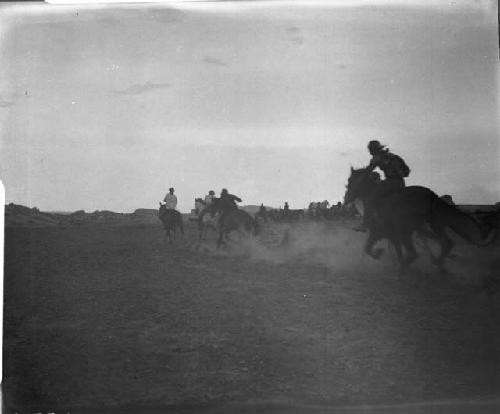 Navajos Horse Racing