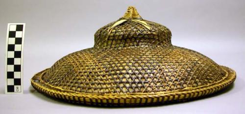 Woven hat of cross-band design