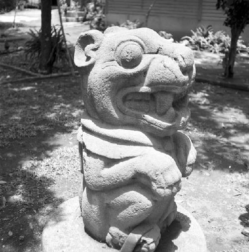 Jaguar sculpture at El Baul