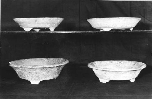 Slateware tripod bowls - El Paso Coll.