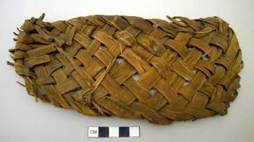 Sandal of twilled yucca leaf