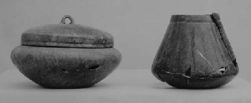 Usulutan vessel with cover, fluted bl. - br. vase