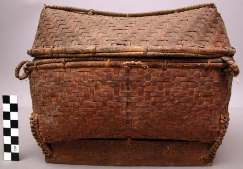 Rounded rectangular twilled basket with wooden base and cover - old