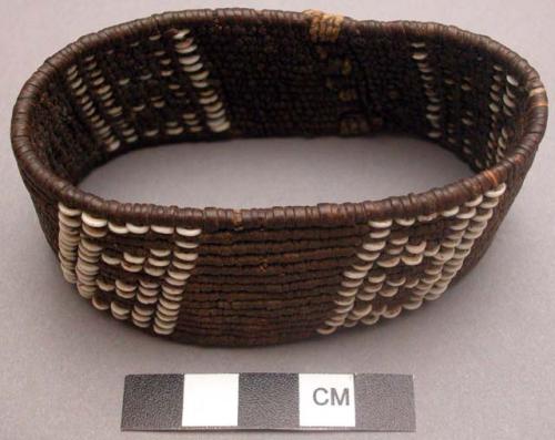 Armlet of fiber and shell beads